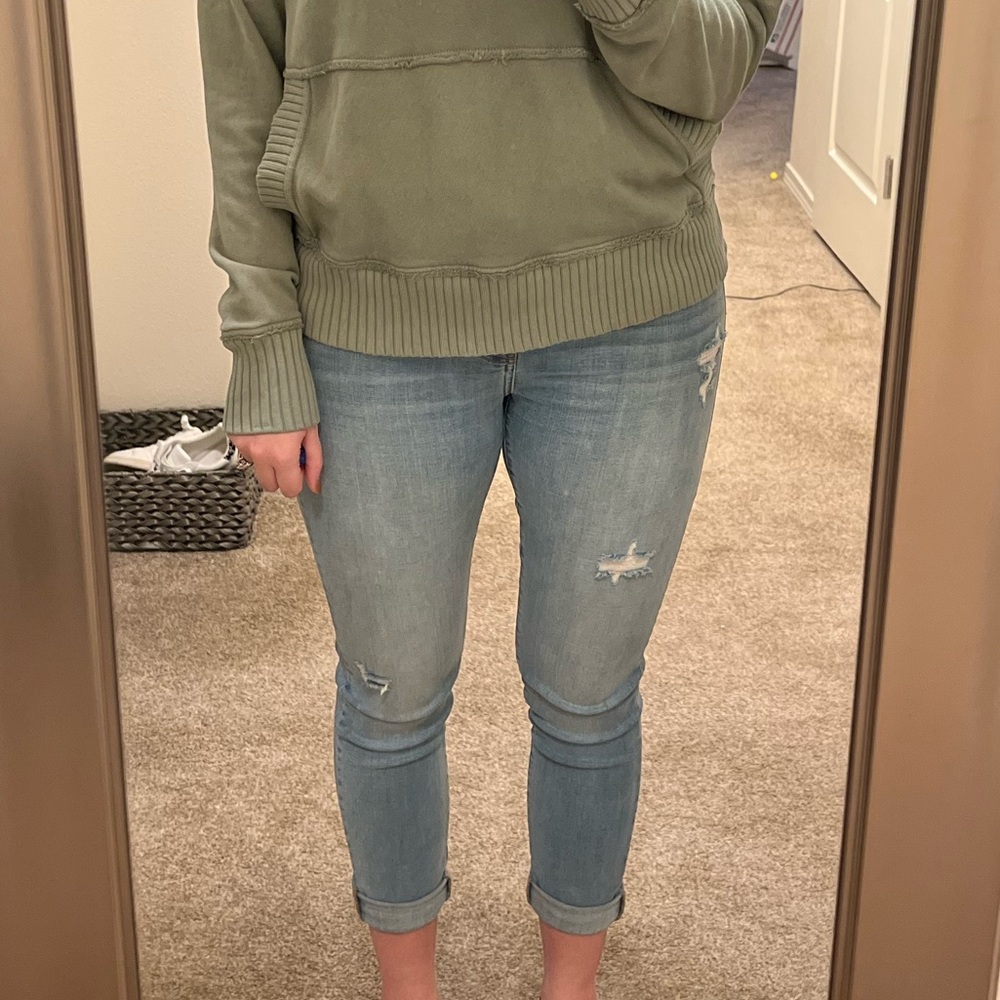 Studio Blue Mid Rise Cropped Jeans - Picture 4 of 5